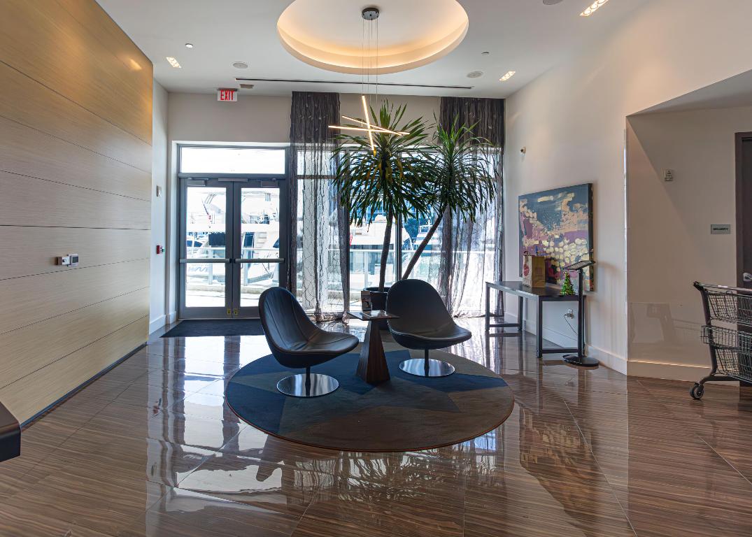 MARINA PALMS RESIDENCES NORTH CONDO - Residential