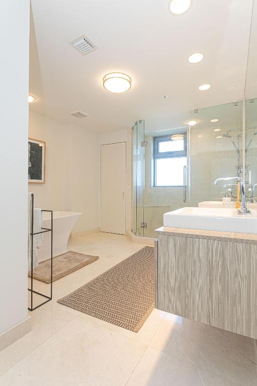 MARINA PALMS RESIDENCES NORTH CONDO - Residential