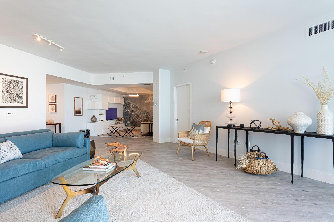 MARINA PALMS RESIDENCES NORTH CONDO - Residential