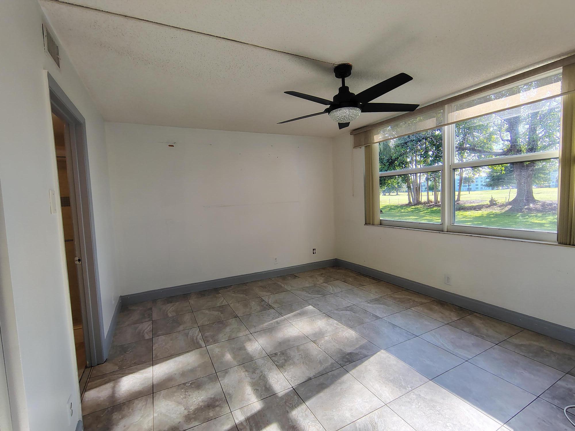 10 OF PALM SPRINGS 2 CONDO - Residential