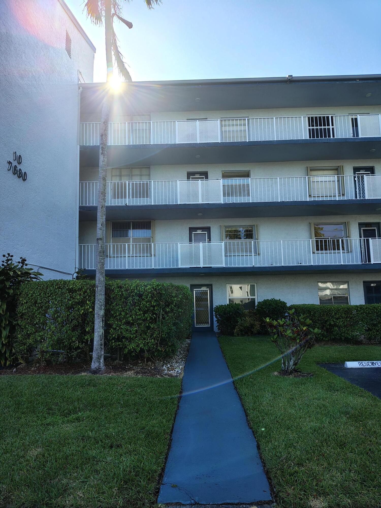 10 OF PALM SPRINGS 2 CONDO - Residential
