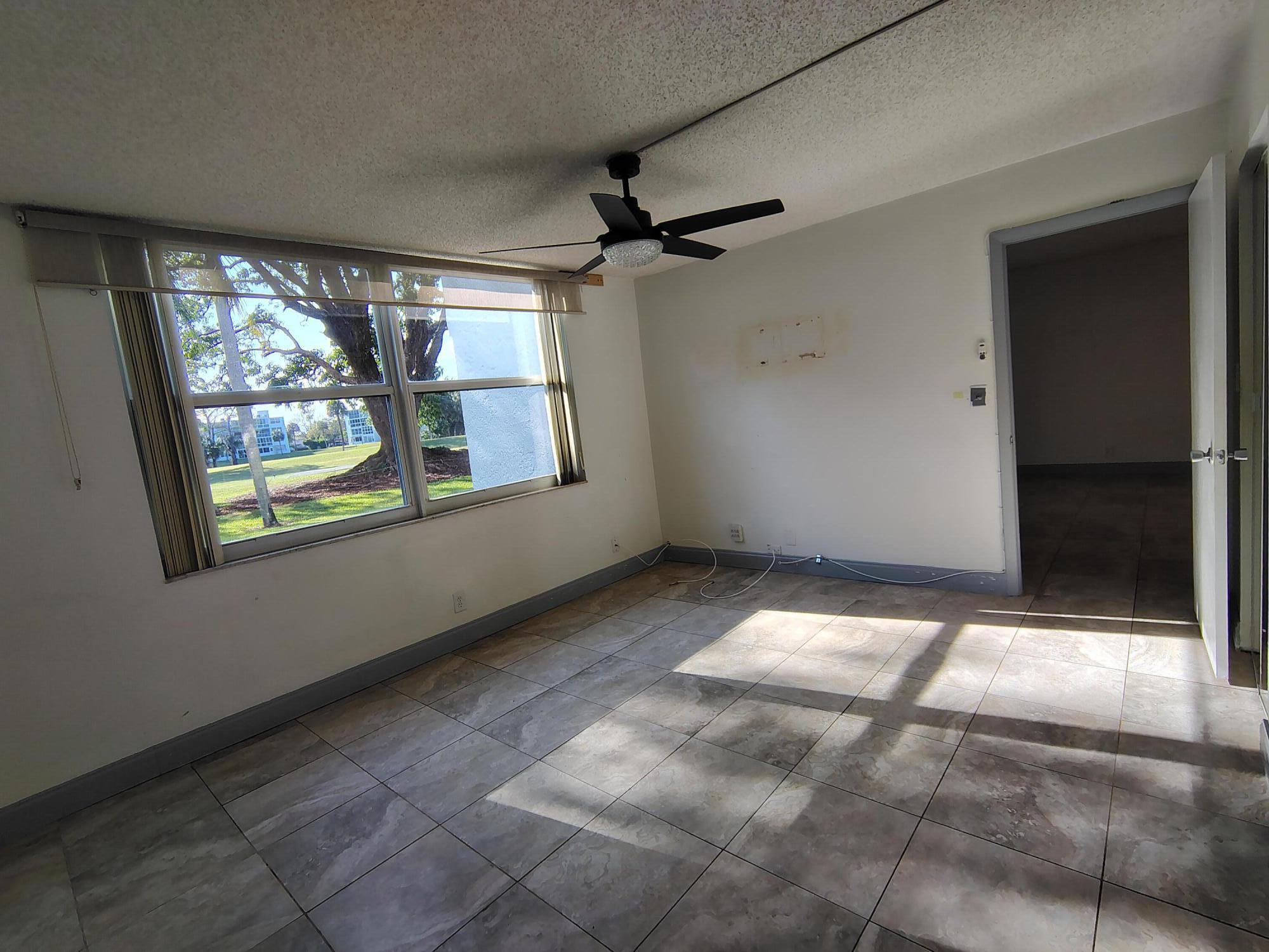 10 OF PALM SPRINGS 2 CONDO - Residential