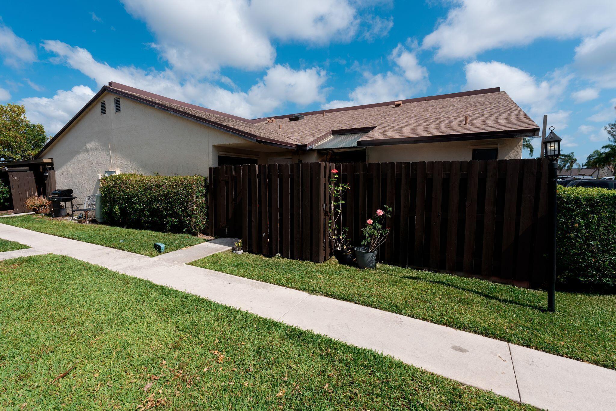 3504 WATERVIEW Circle, Palm Springs FL 33461
