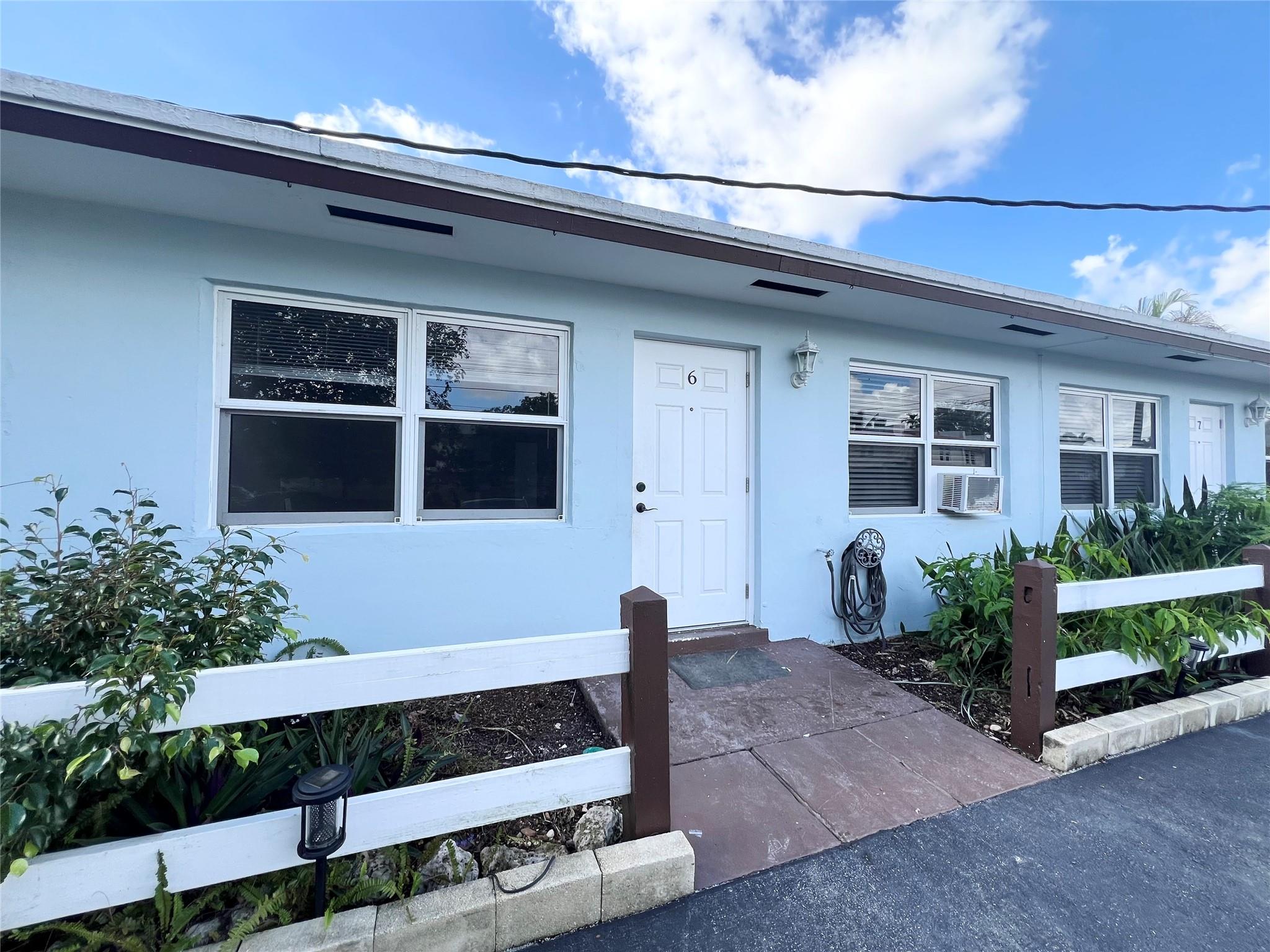 First floor unit with a water view! 1 bedroom, 1 bathroom in Pompano Beach a block west of US1, just south of
Atlantic Blvd. Property is tiled throughout, has an updated bathroom and a brand-new kitchen, stainless steel
appliances, new lighting/accents, and fresh paint. New AC. Community offers a pool and on-site laundry
facilities. Available for move asap. NO ASSO