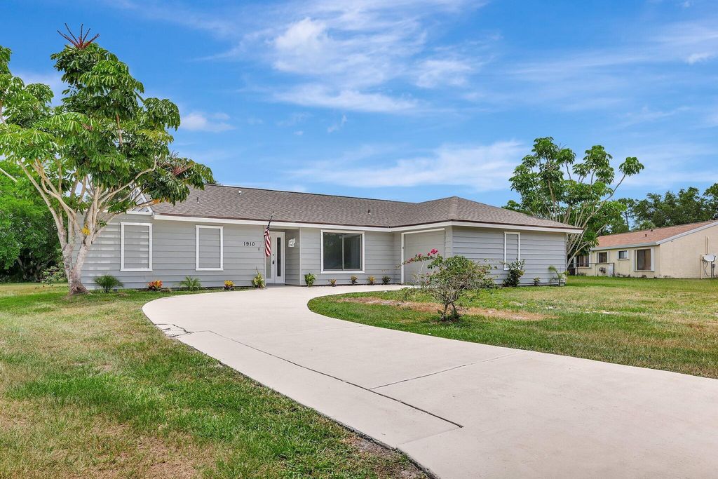 Photo of 1910 SE Avanti Circle, Port Saint Lucie, FL 34952 (MLS # R10994489)