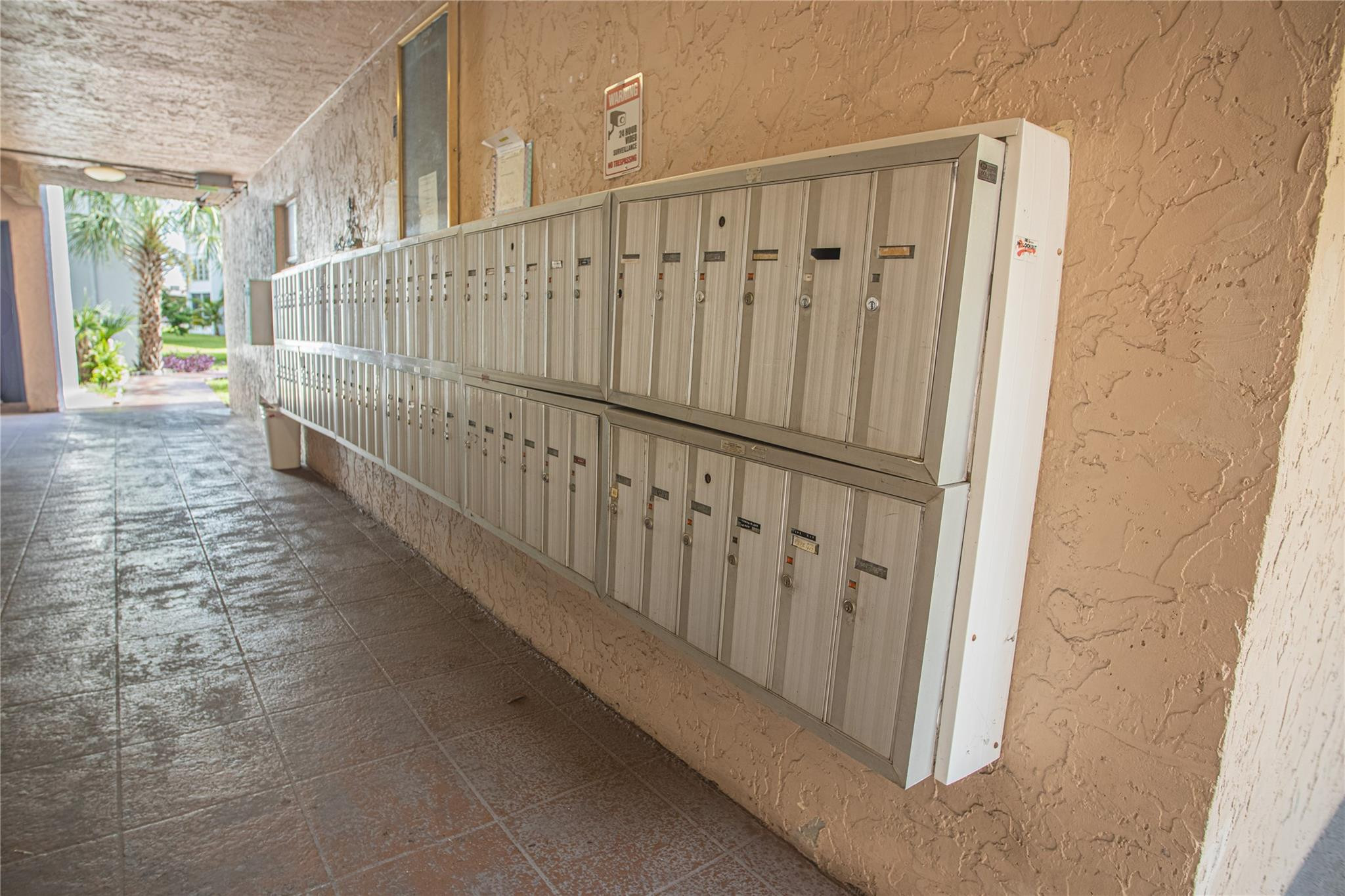 SOMERSET AT LAUDERDALE LA - Residential