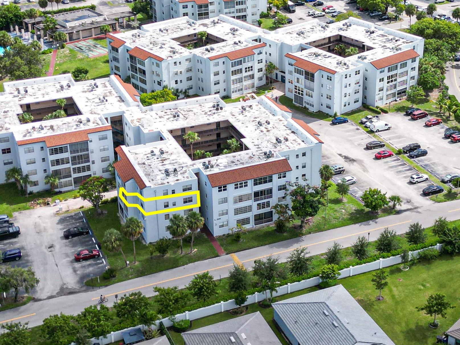 SOMERSET AT LAUDERDALE LA - Residential