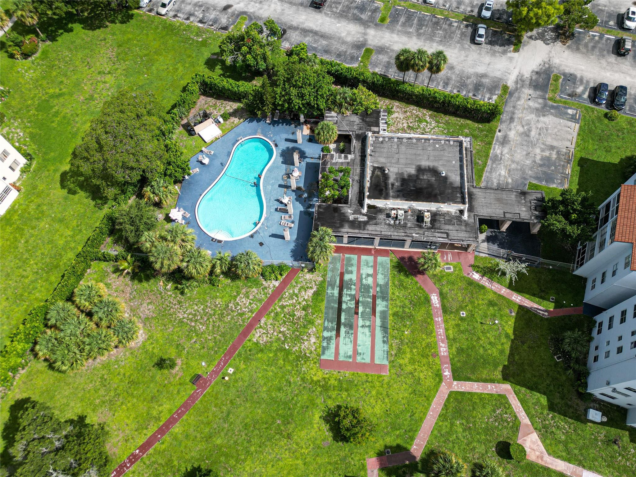 SOMERSET AT LAUDERDALE LA - Residential