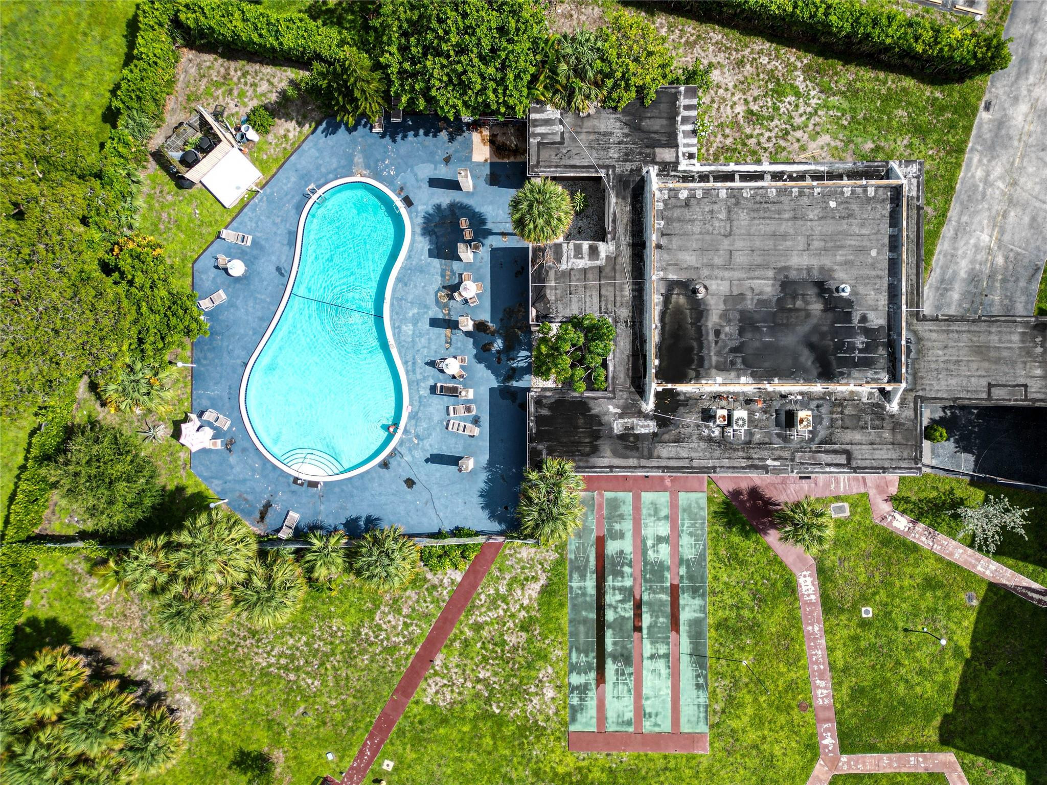 SOMERSET AT LAUDERDALE LA - Residential