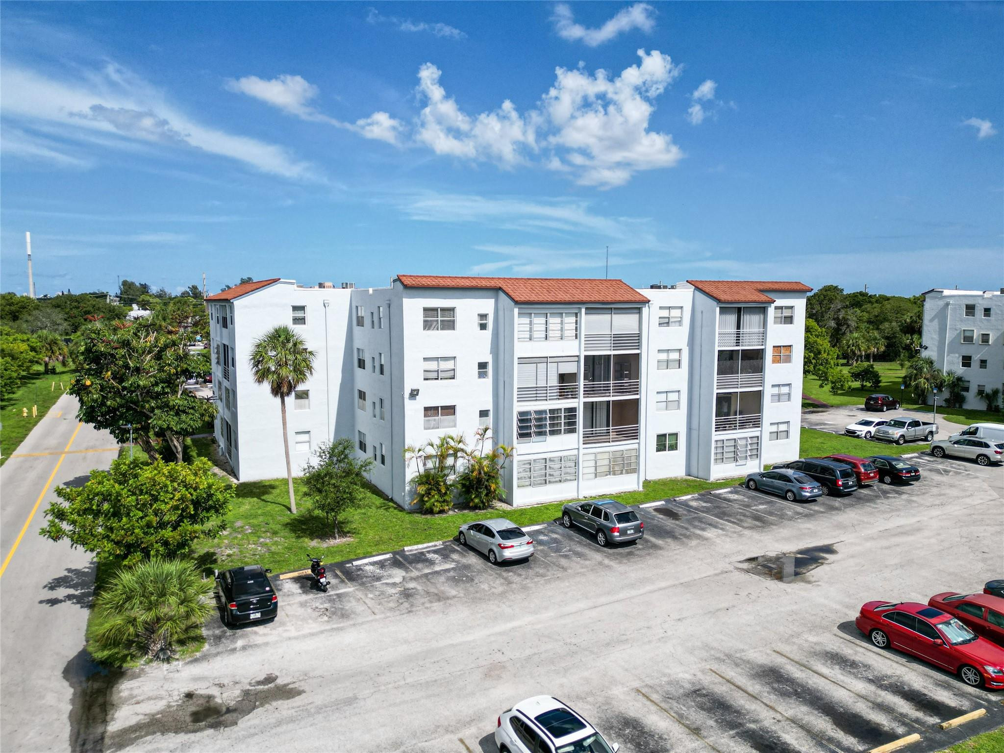 SOMERSET AT LAUDERDALE LA - Residential