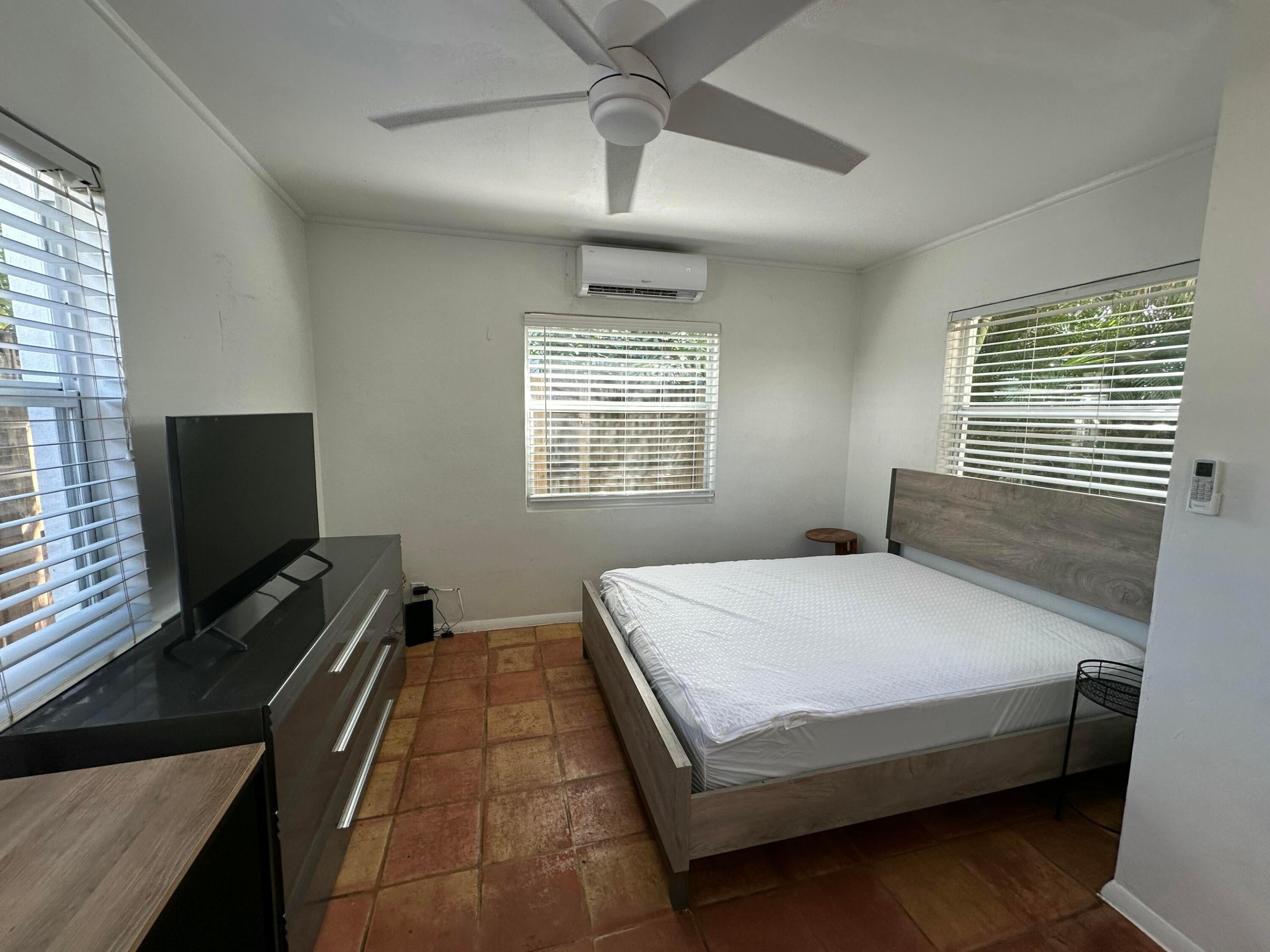 View photos, virtual tours, details... 2703 NE 6TH Lane 2