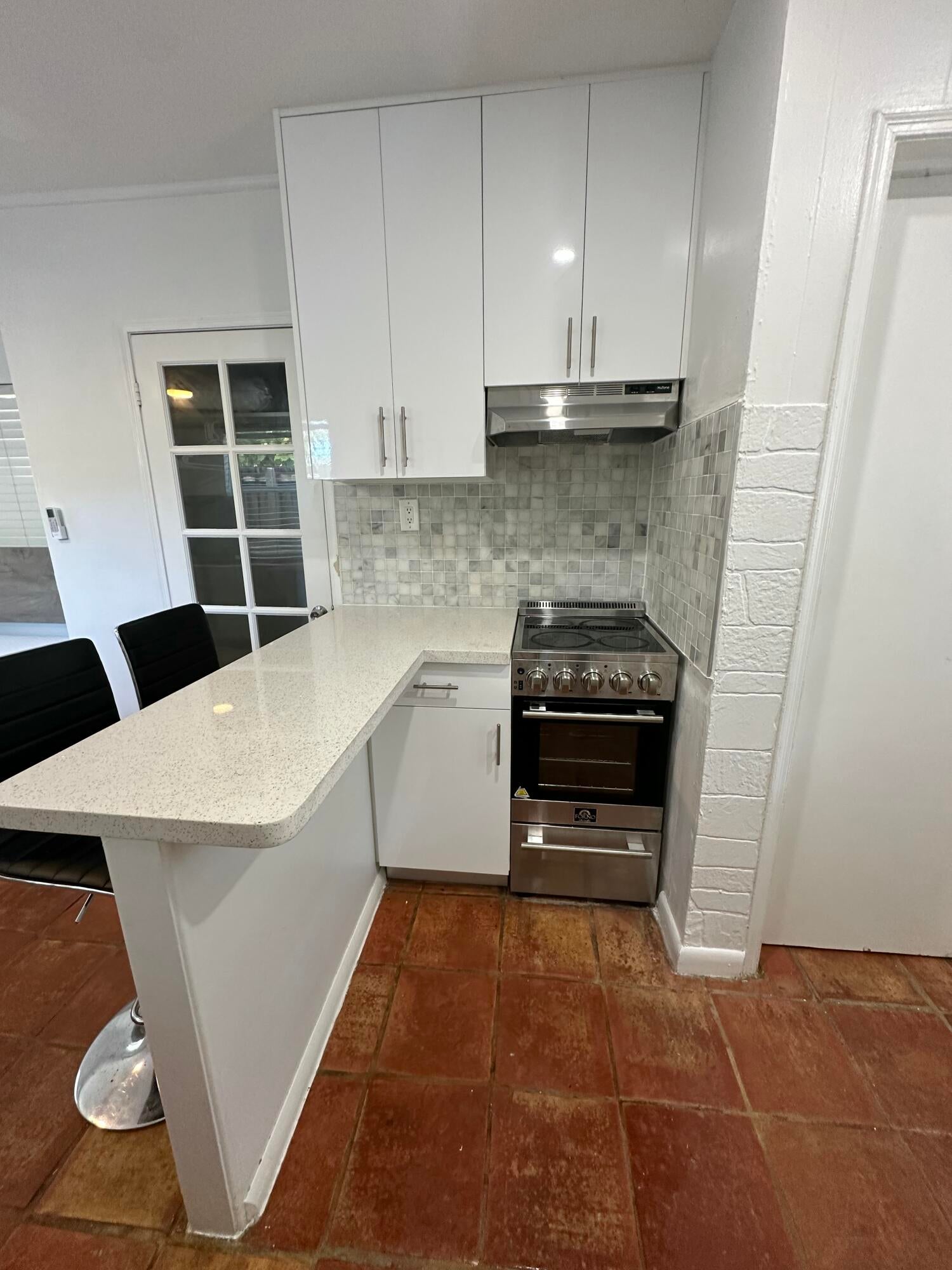 View photos, virtual tours, details... 2703 NE 6TH Lane 2