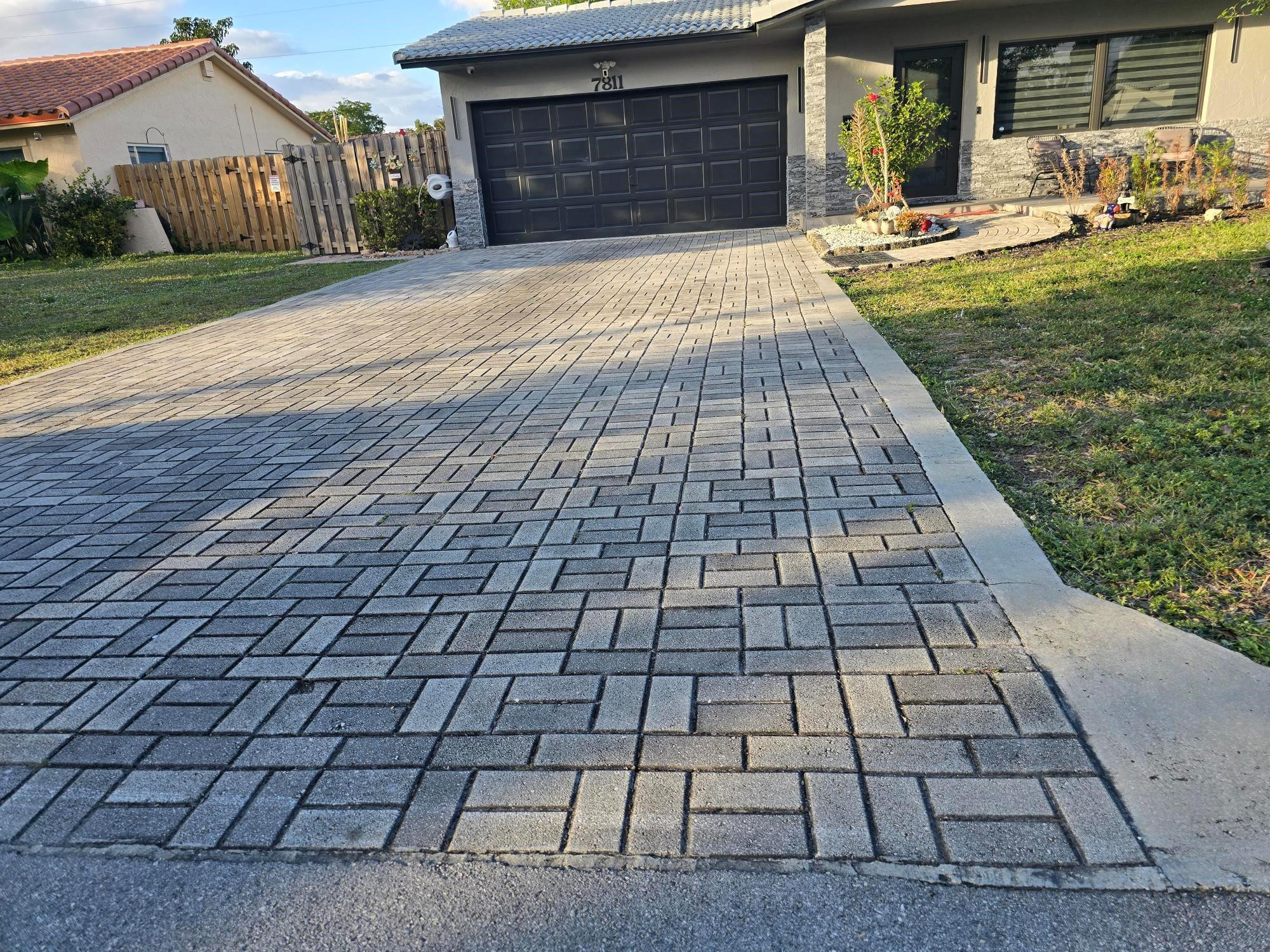 7811 NW 40th Court