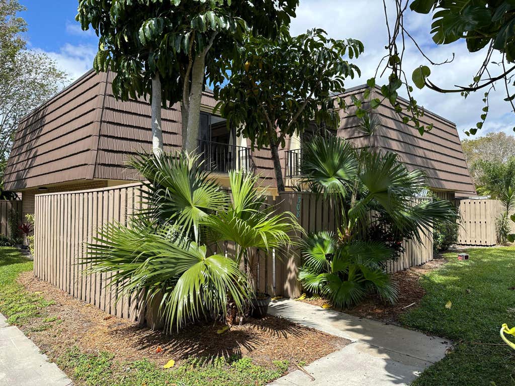 Photo of 308 3rd Court, Palm Beach Gardens, FL 33410 (MLS # B26056242)