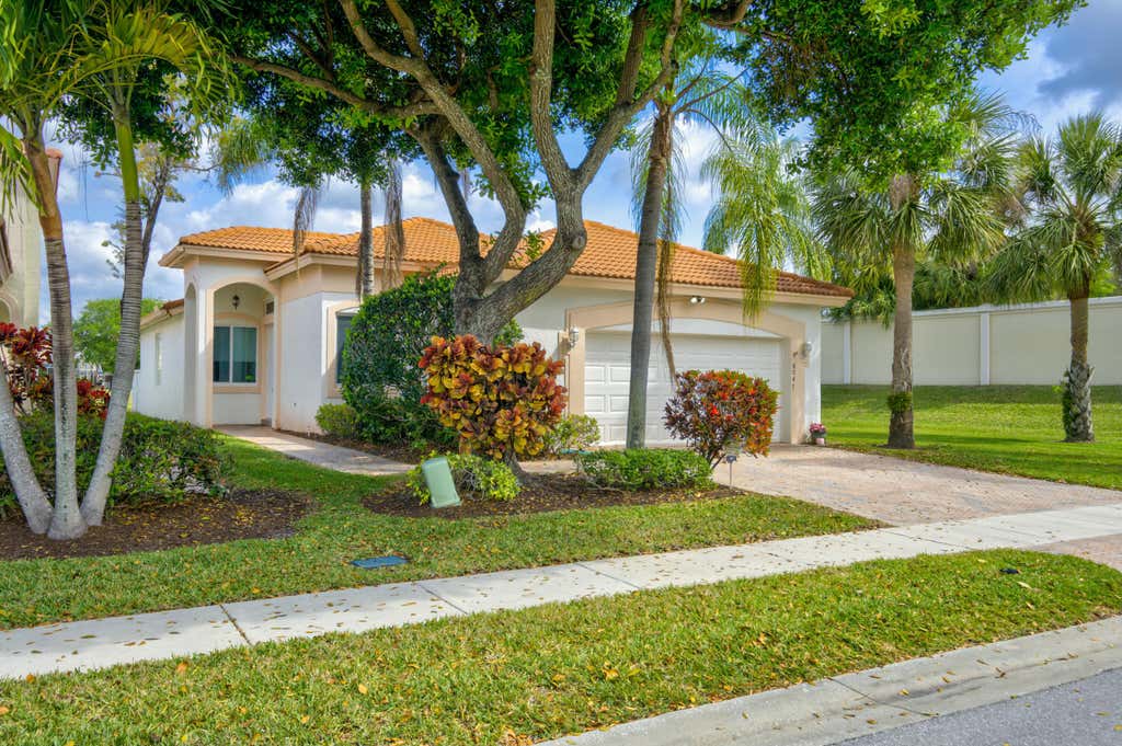 Photo of 8047 Brindisi Lane, Boynton Beach, FL 33472 (MLS # R11074741)