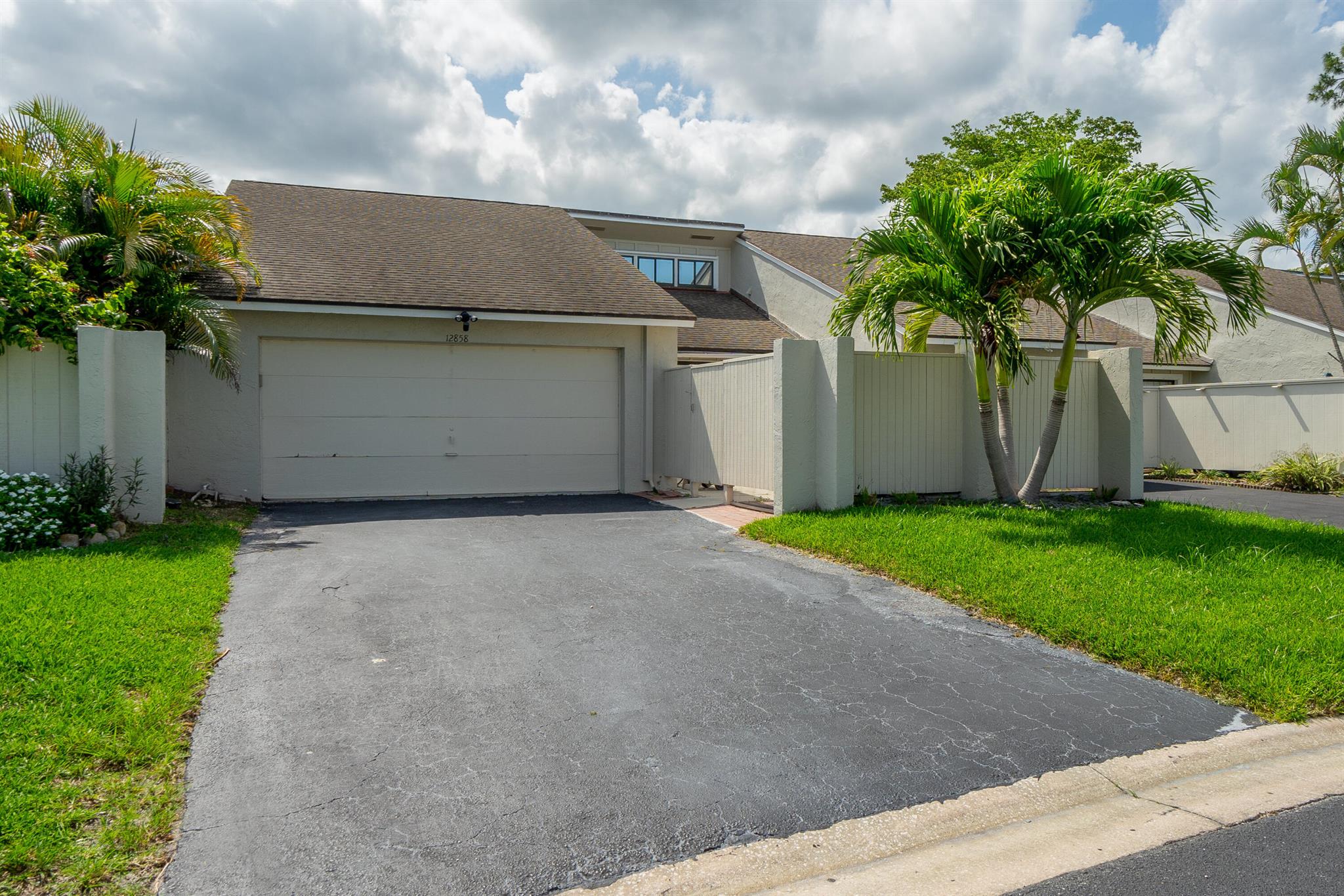 ** Short Term Rental** Beautiful fully furnished waterfront 2 bed, 2 bath villa w/ extended lanai . Wonderful enclosed front patio with amazing views to Wellington Lake. Kitchen has granite counters, newer stainless-steel appliances. Conveniently located close to shopping centers, restaurants, beaches, and everything else Palm Beach has to offer. Owners just added an above ground jacuzzi for the tenant's enjoyment. Call today to schedule a showing.
