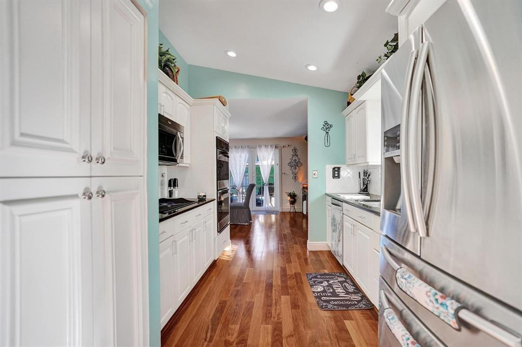 Oak Wood 80-39 B - Residential