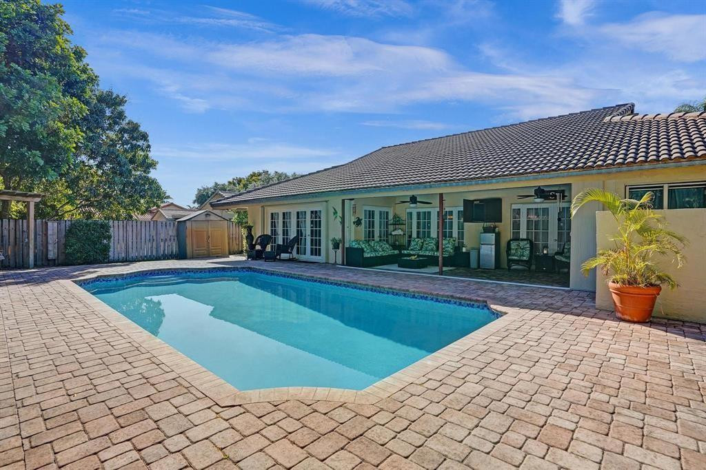 Oak Wood 80-39 B - Residential