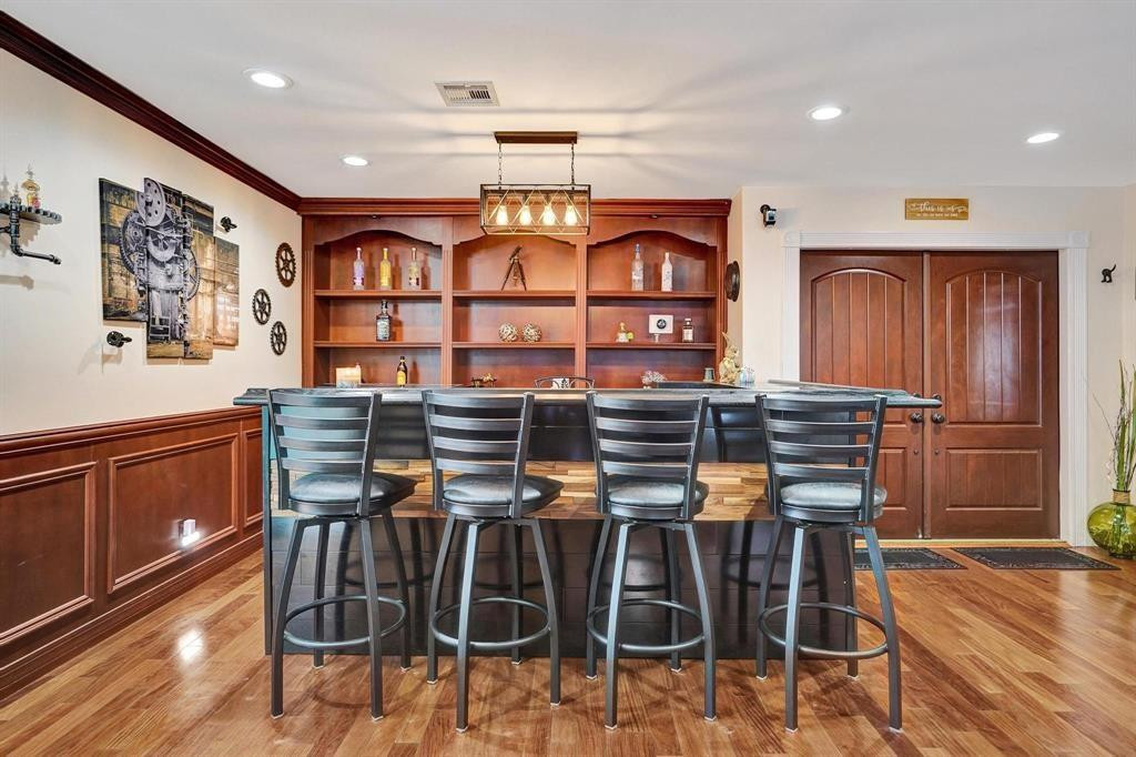 Oak Wood 80-39 B - Residential