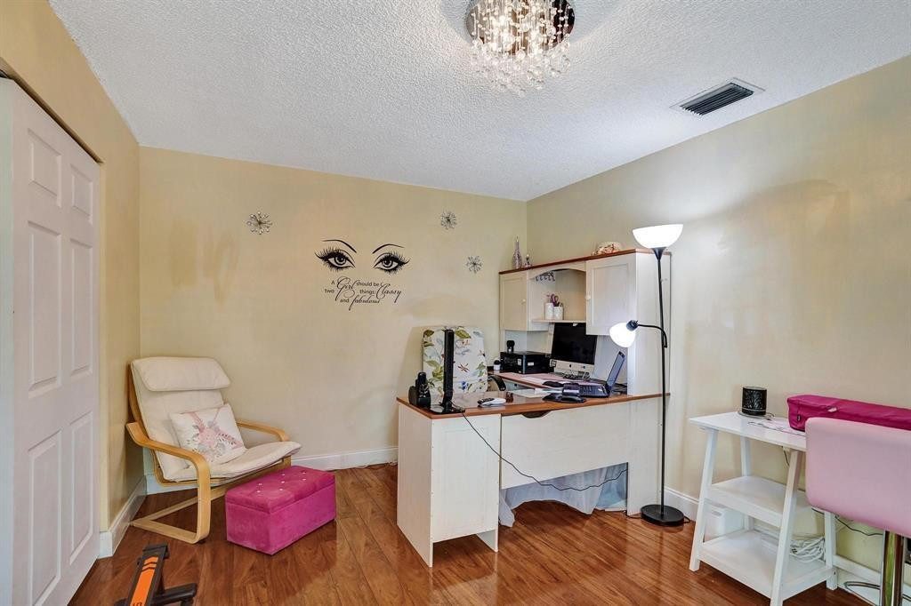 Oak Wood 80-39 B - Residential