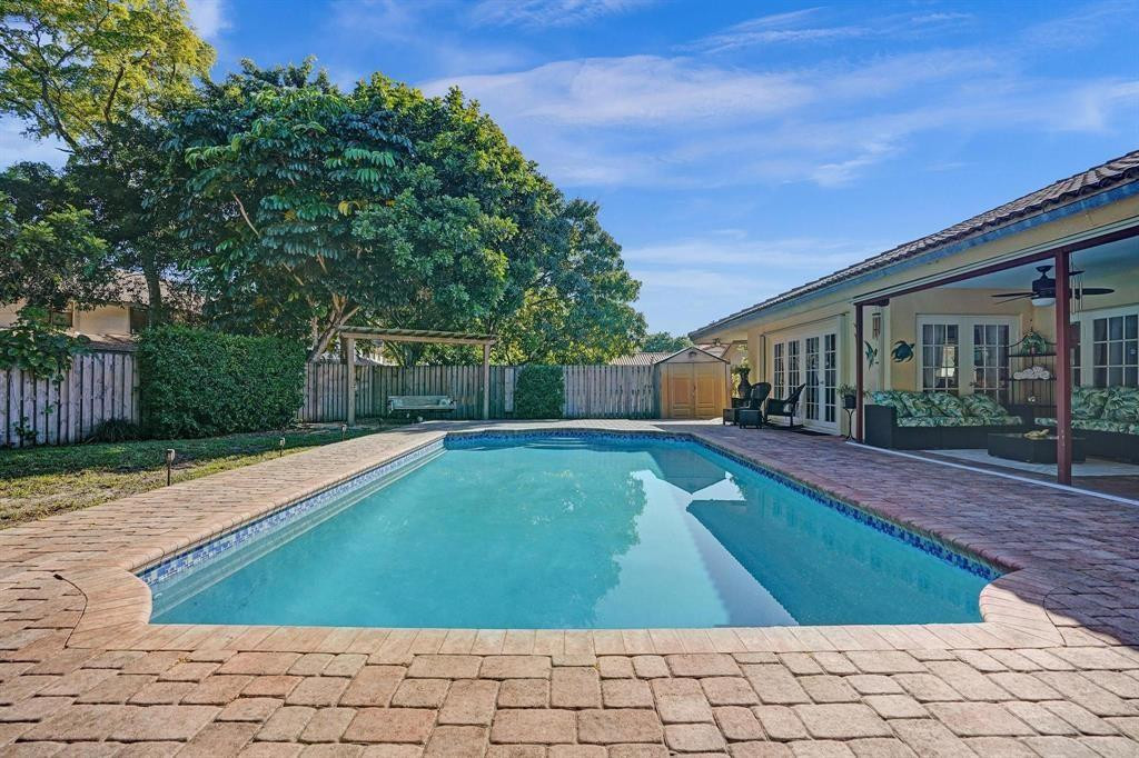 Oak Wood 80-39 B - Residential