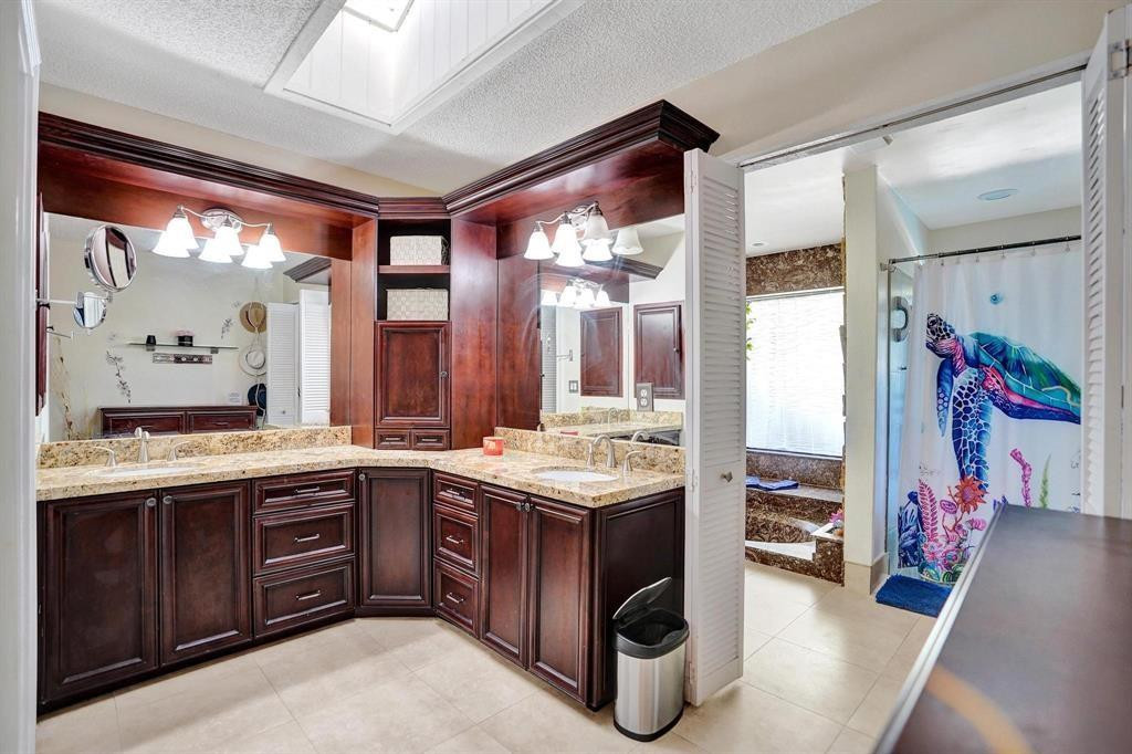 Oak Wood 80-39 B - Residential