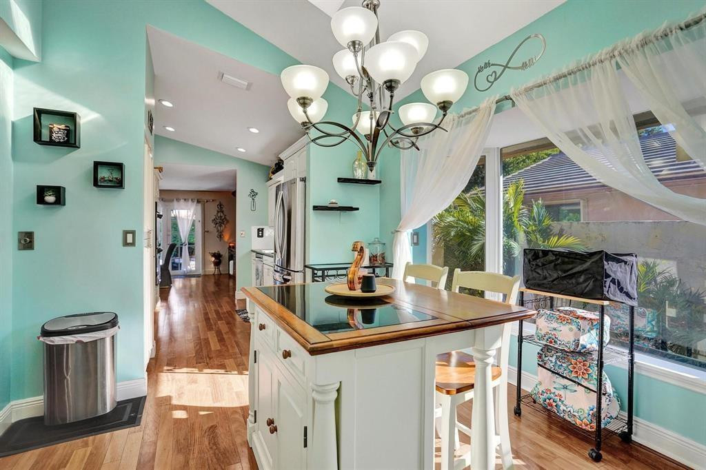 Oak Wood 80-39 B - Residential