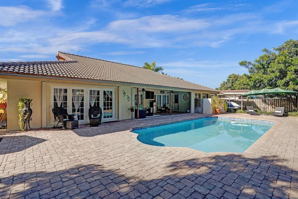 Oak Wood 80-39 B - Residential