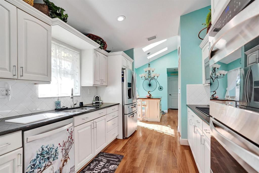 Oak Wood 80-39 B - Residential