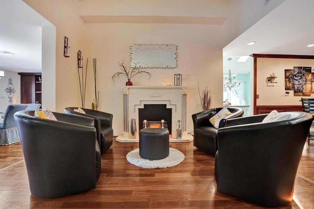 Oak Wood 80-39 B - Residential