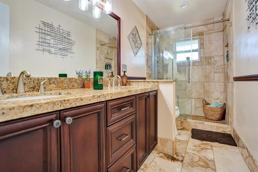 Oak Wood 80-39 B - Residential