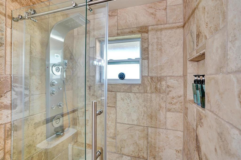 Oak Wood 80-39 B - Residential