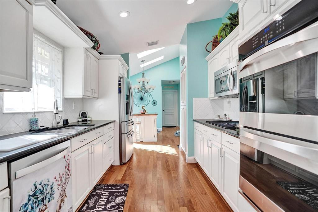 Oak Wood 80-39 B - Residential