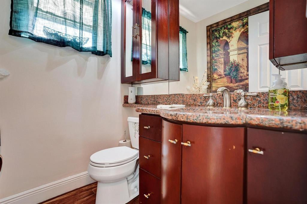 Oak Wood 80-39 B - Residential