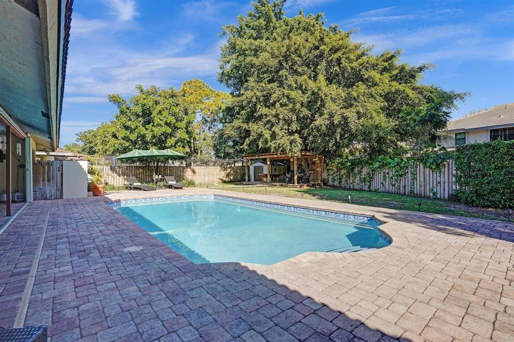 Oak Wood 80-39 B - Residential