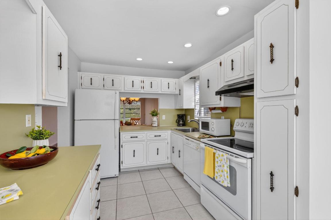 SANDS POINT CONDOMINIUM I - Residential