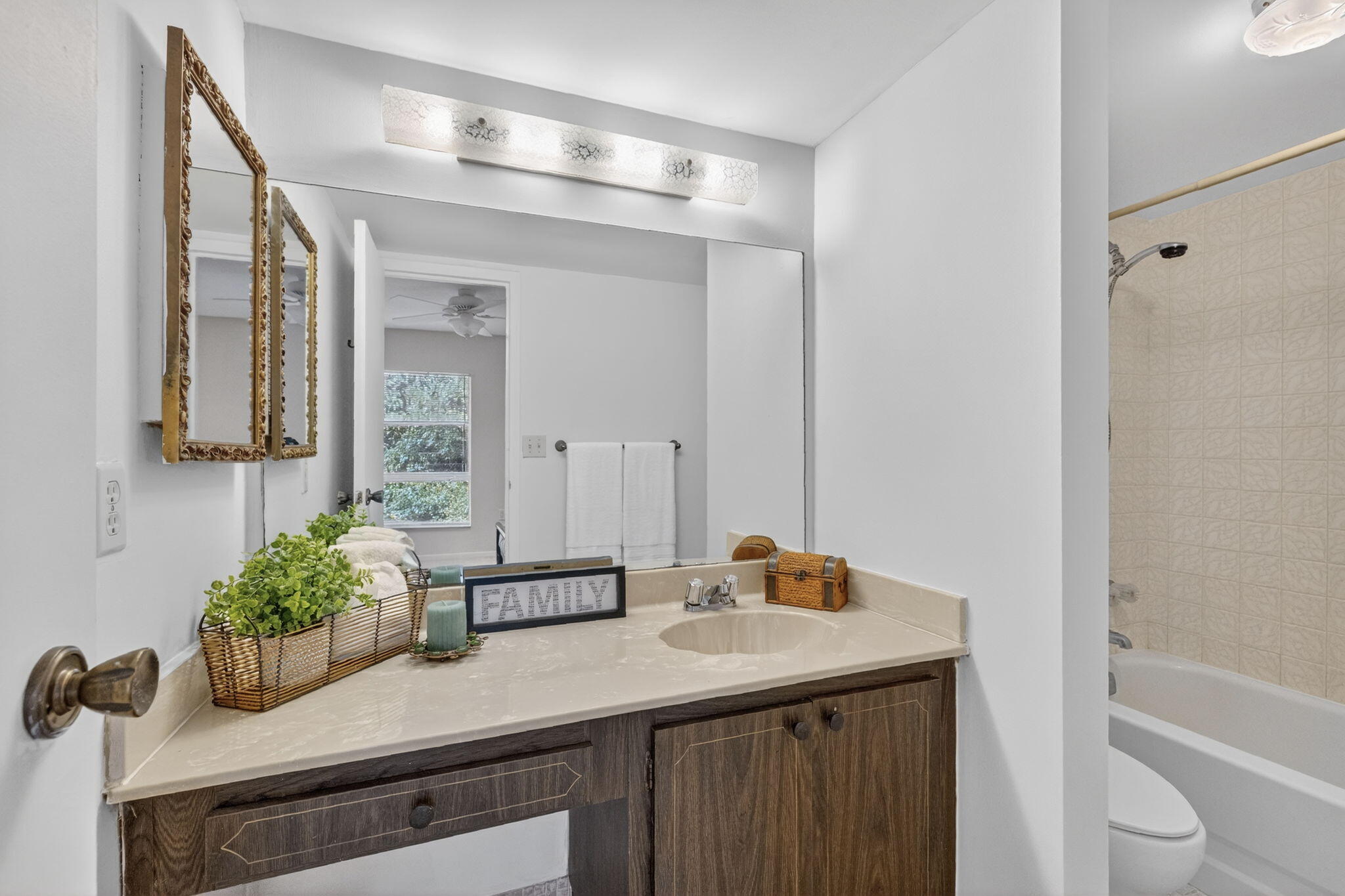 SANDS POINT CONDOMINIUM I - Residential