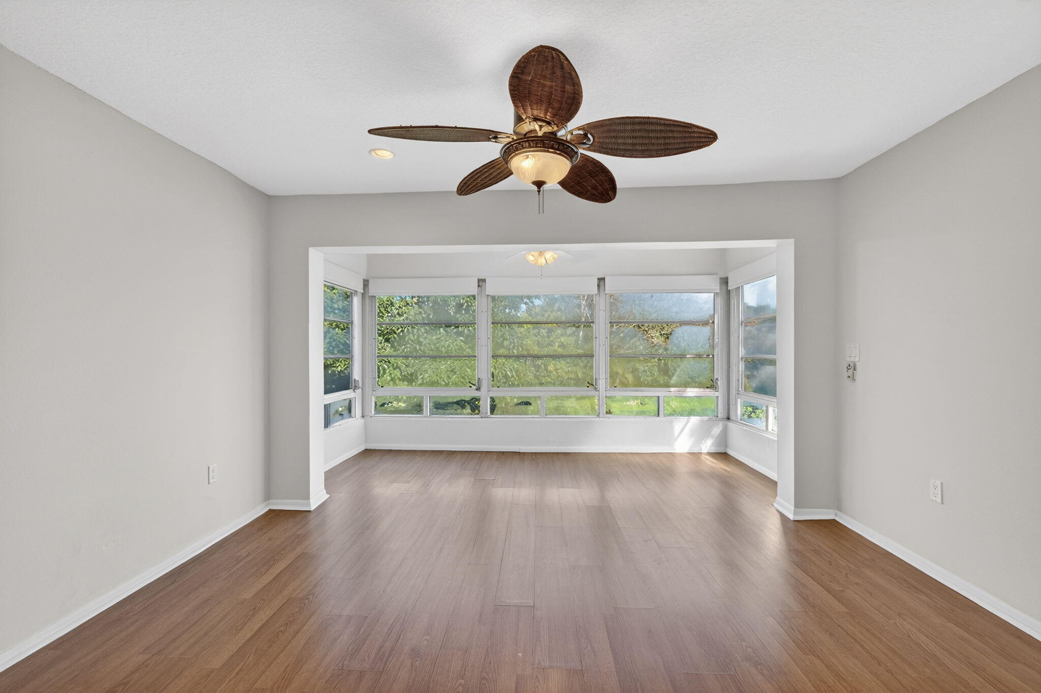 SANDS POINT CONDOMINIUM I - Residential
