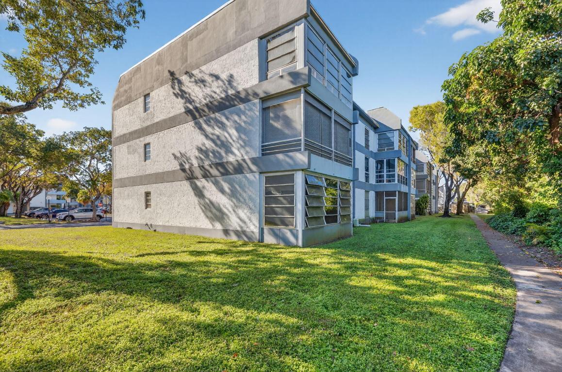 SANDS POINT CONDOMINIUM I - Residential