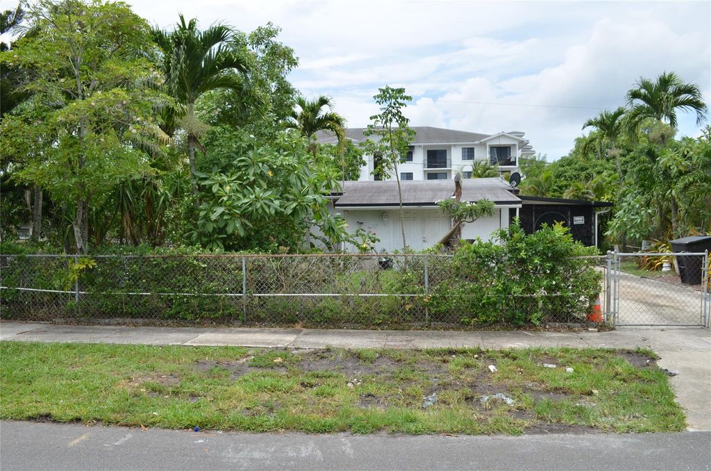 Photo of 309 SW 25th Terrace, Fort Lauderdale, FL 33312 (MLS # F10455039)