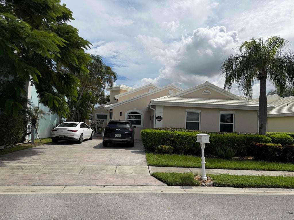 Photo of 1101 Wilshire Circle E, Pembroke Pines, FL 33027 (MLS # B26078331)