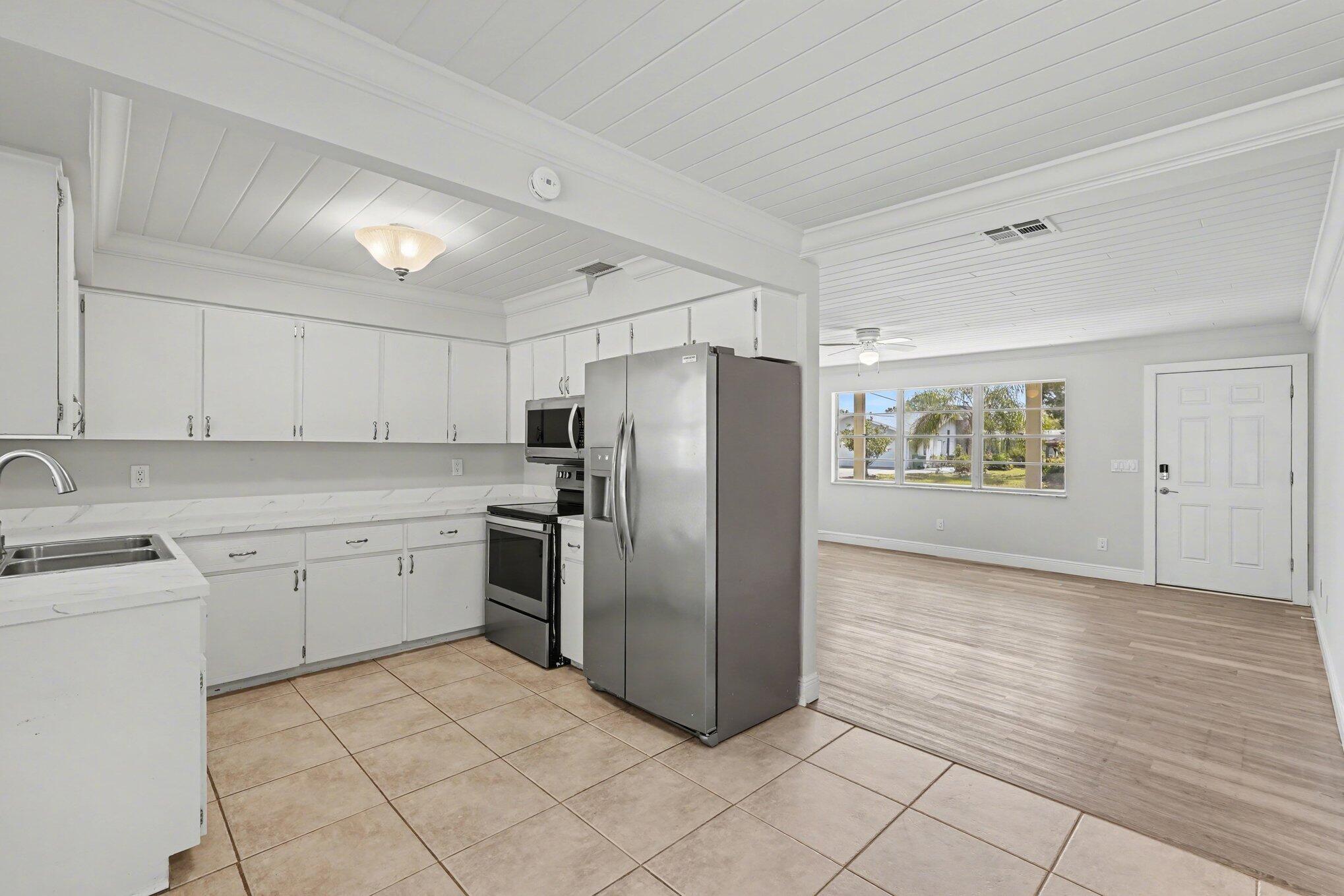 SEBASTIAN HIGHLANDS UNIT 10 - Residential