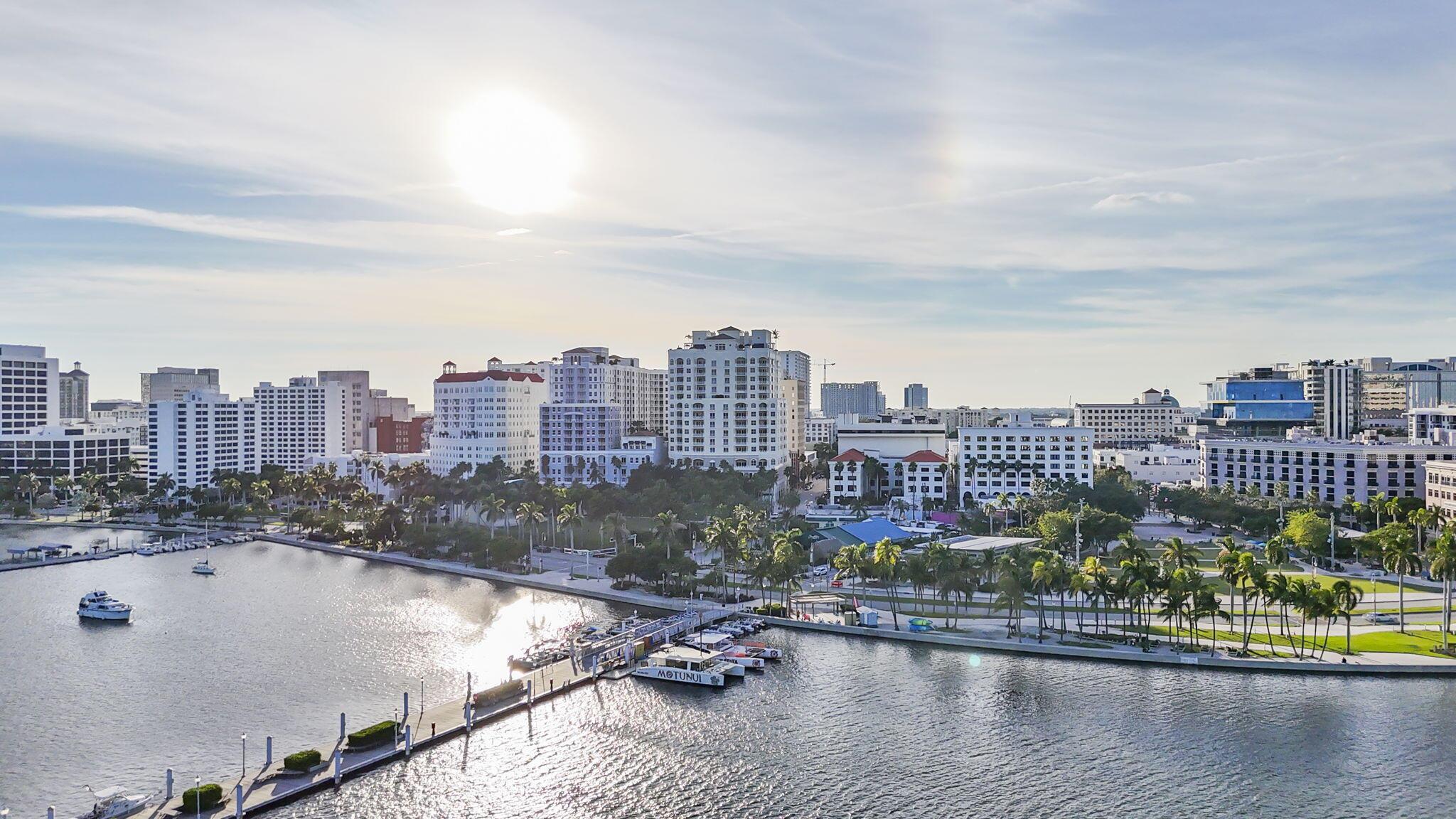 ESPLANADE GRANDE CONDO - Residential