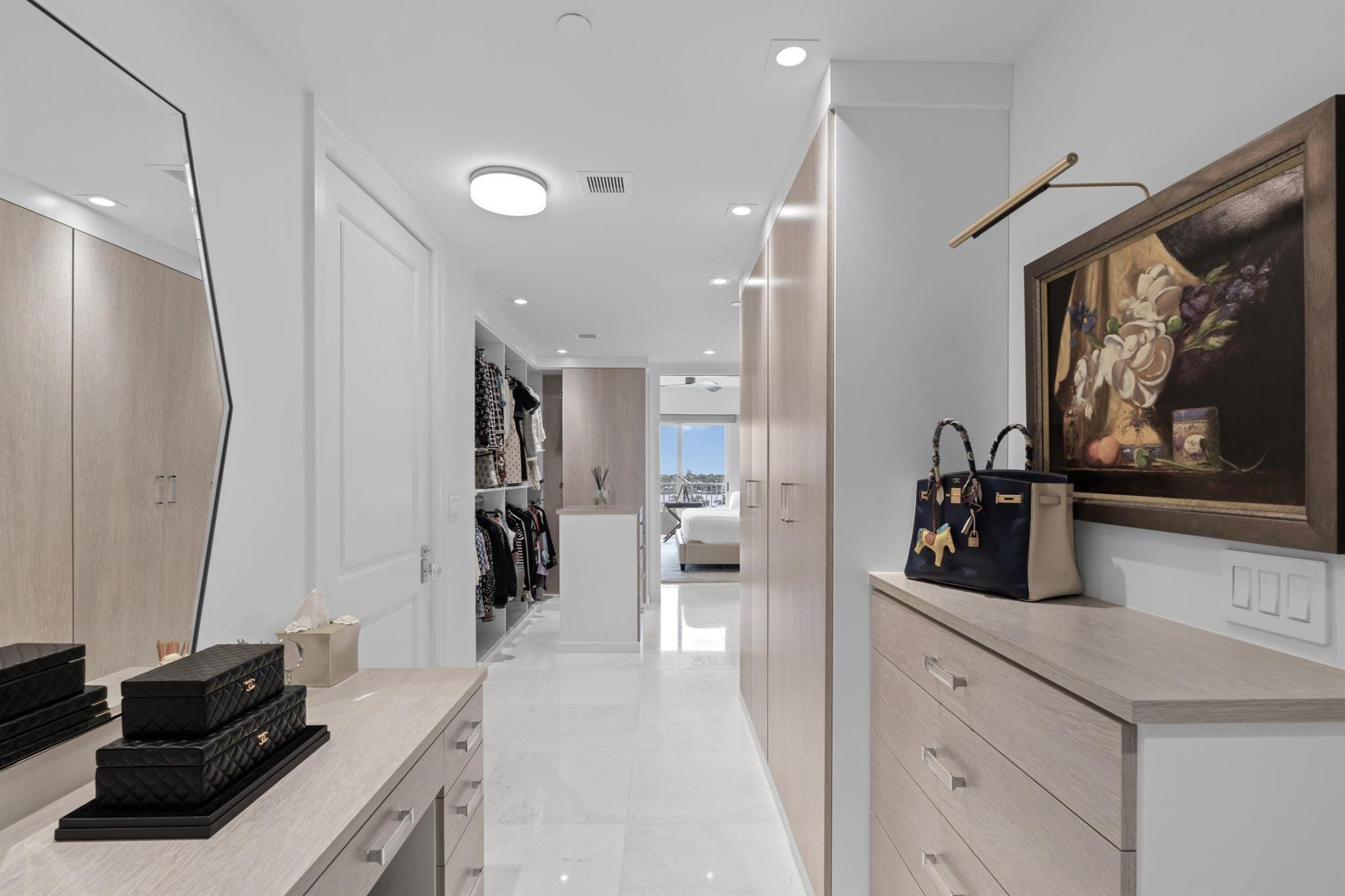 ESPLANADE GRANDE CONDO - Residential