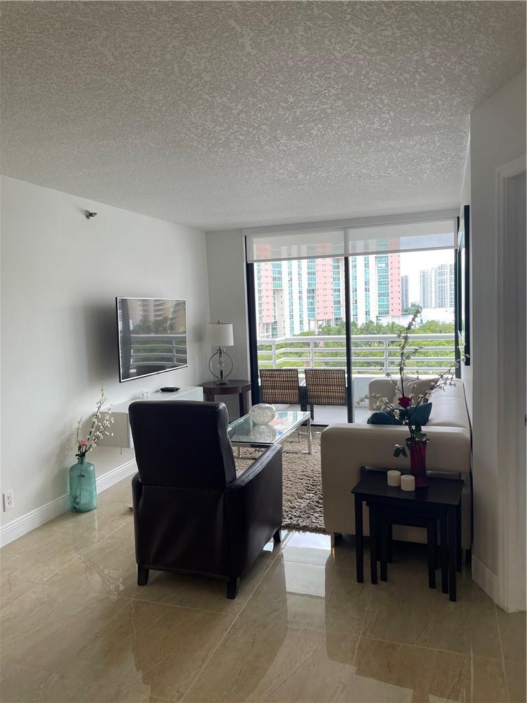 3300 NE 192 ST 1015