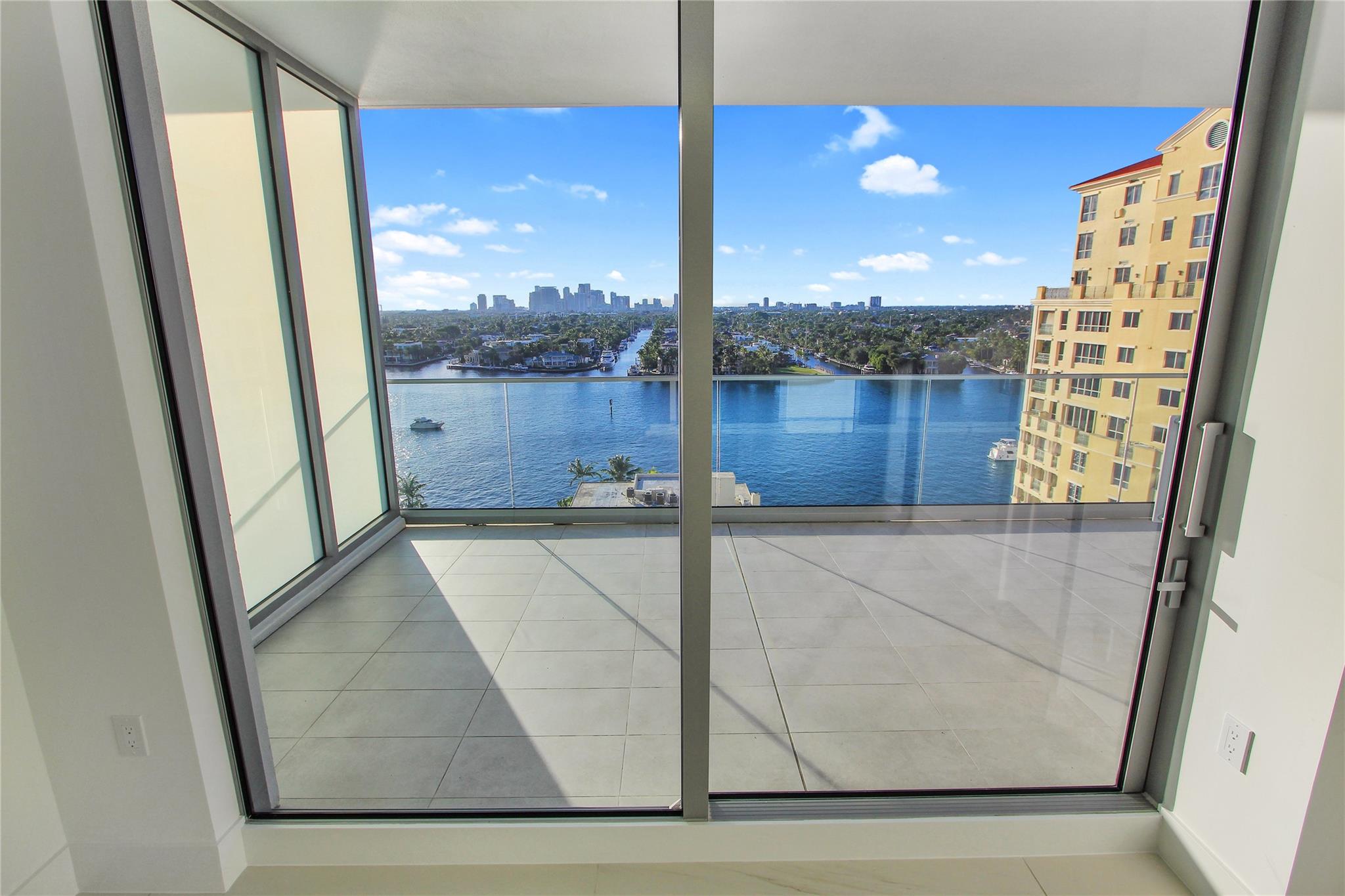 SELENE OCEANFRONT RESIDEN - Residential