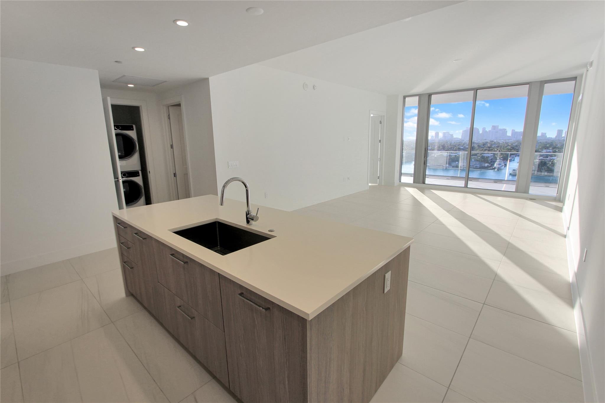 SELENE OCEANFRONT RESIDEN - Residential