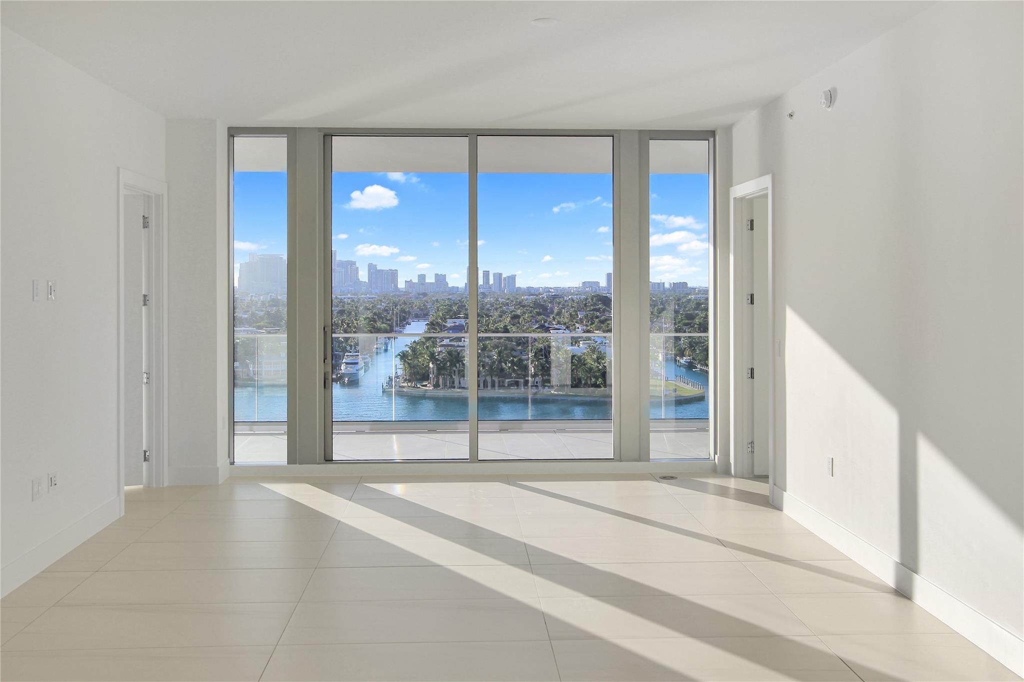 153 N Seabreeze blv S-903