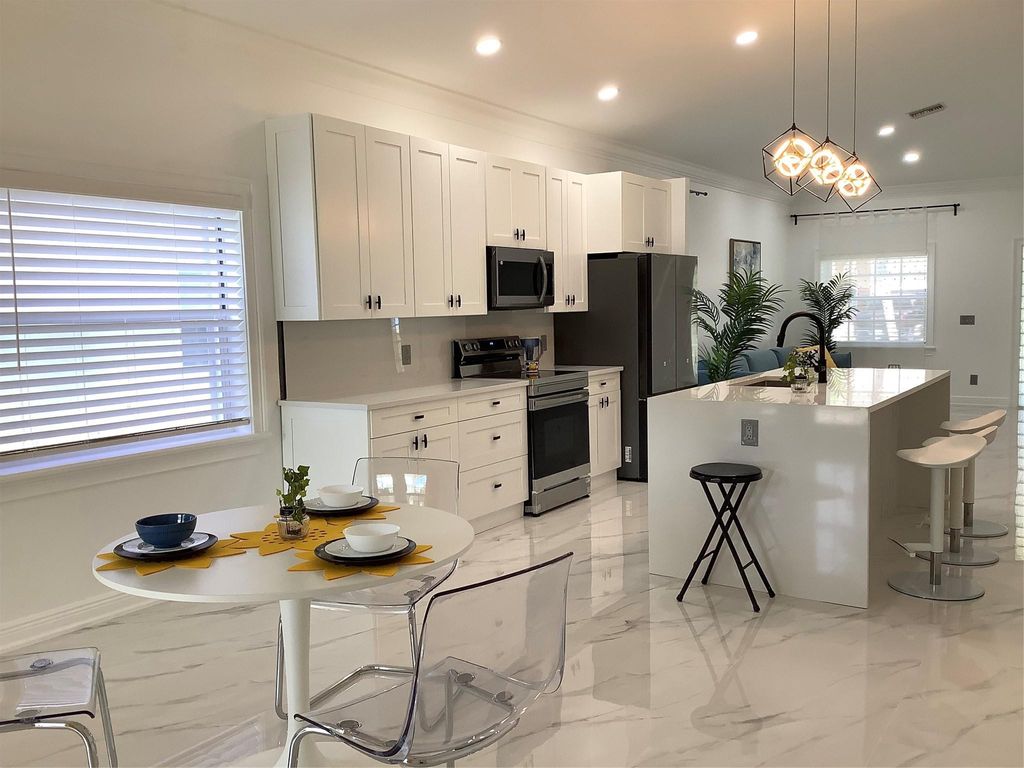 Photo of 6264 Lansdowne Circle, Boynton Beach, FL 33472 (MLS # F10502815)