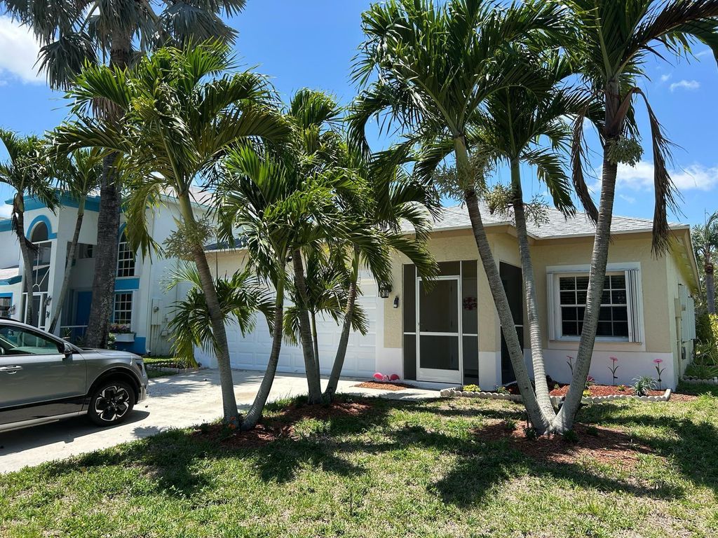Photo of 6264 Lansdowne Circle, Boynton Beach, FL 33472 (MLS # F10502815)